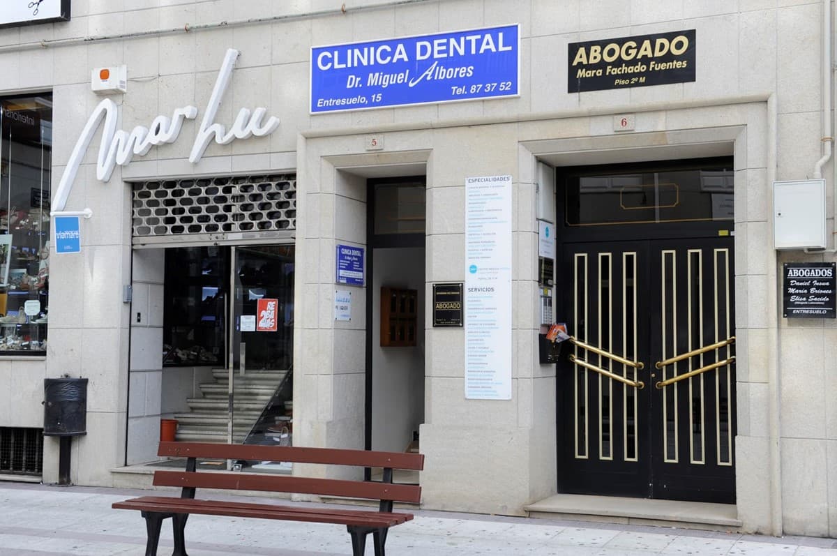 Clínica Dental Alborés en Ribeira